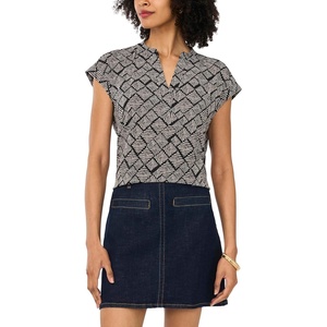 Vince Camuto Women’s Floral Print V-Neck Front Placket Blouse(Rich Black)